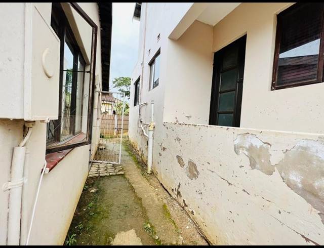 4 BEDROOM HOUSE FOR SALE IN NEWLANDS WEST